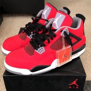 Jordan Retro 4 “Toro”